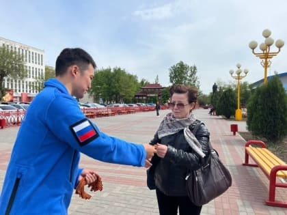 В Элисте проходит акция «Георгиевская ленточка»