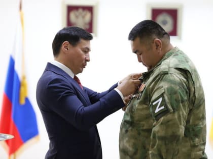 Атаман Калмыцкого казачьего округа получил боевую награду