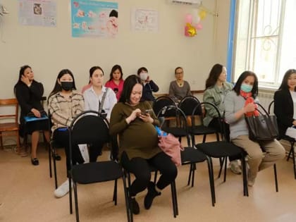 Элистинский перинатальный центр отметил День беременных