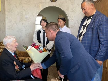 Максим Сорокин и Олег Пюрбеев приняли участие во Всероссийской акции «С Новым годом, ветеран!»