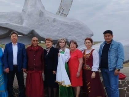 В райцентре Калмыкии становили памятник Зайтуне Аьбаевой