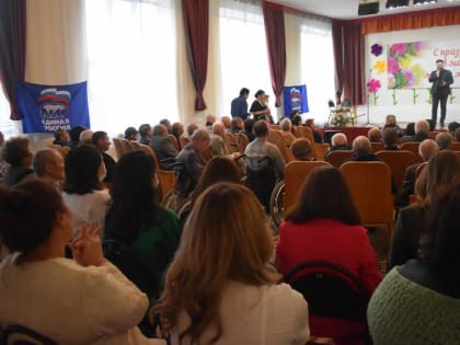 Представительниц прекрасного пола в Элистинском доме-интернате для престарелых и инвалидов поздравили с наступающим Международным женским днем