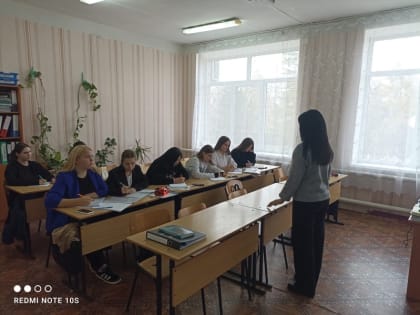 Депутат ЛДПР Городовиковского РМО Наталья Логачева поздравила студентов колледжа с Днем Студента