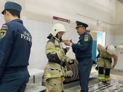 Калмыцкие спасатели провели экскурсию для школьников