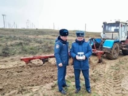 Спасатели Калмыкии проводят мониторинг пожарной безопасности в районах