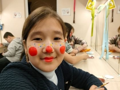 В Русском театре драмы и комедии 40 счастливчиков узнали тайны закулисья