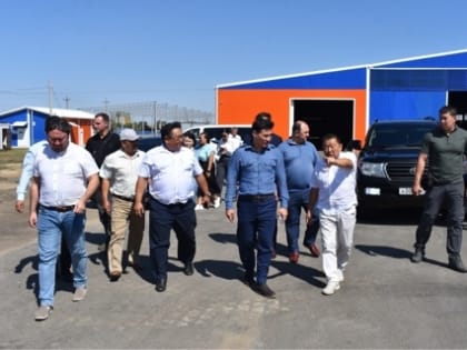 Бату Хасиков посетил муниципалитет Калмыкии
