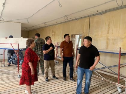 Лаг Сангаджиев провел мониторинг капитального ремонта Яшкульской многопрофильной гимназии им. Хаглышевой Е.К.