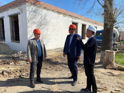 Депутаты Элистинского городского Собрания провели мониторинг капитального ремонта начальной школы №22 в поселке Аршан