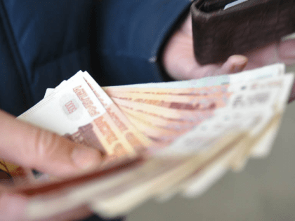 В Калмыкии 4 полицейских неправомерно получили зарплату в общей сумме 767 995 рублей