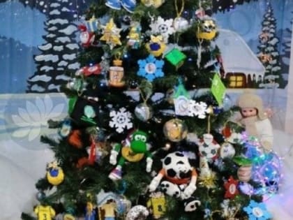 В элистинском детском саду самая футбольная ёлочка страны