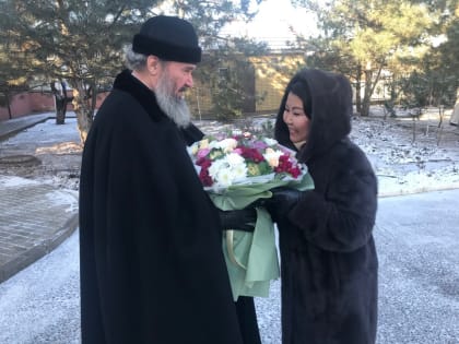 Гиляна Босхомджиева и Сергей Сухинин поздравили архиепископа Юстиниана с Рождеством Христовым