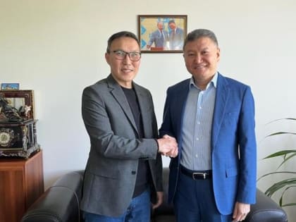 Кирсан Илюмжинов и предприниматель из Элисты Мерген Денисов обсудили участие в казахстанском бизнес проекте