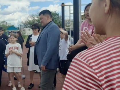 Руководитель Минспорта Калмыкии посетил Ики-Бурульский район