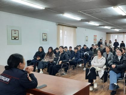 В Калмыкии школьники сходили на экскурсию в отделение полиции