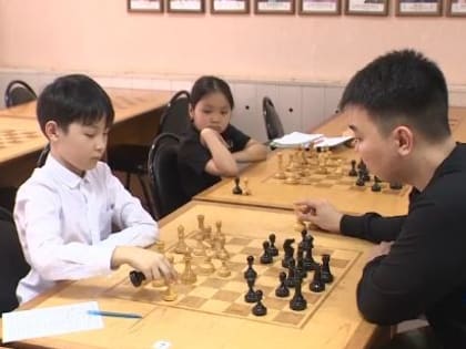 Санан Сюгиров готовит калмыцких шахматистов к первенству России