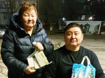 Александр Каманджаев оказал помощь жительнице Элисты