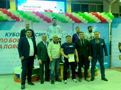 Калмыцкие борцы завоевали золото в первый день Кубка России