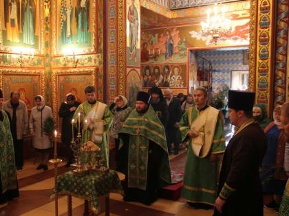 В канун Входа Господня в Иерусалим архиепископ Юстиниан совершил всенощное бдение в Казанском соборе Элисты
