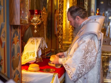 В праздник Сретения Господня архиепископ Юстиниан совершил Литургию в Казанском соборе Элисты