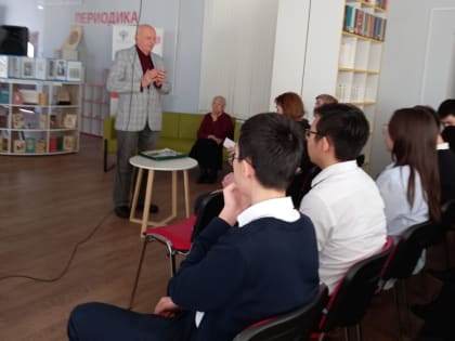 В столице Калмыкии говорили о творчестве Алексея Балакаева