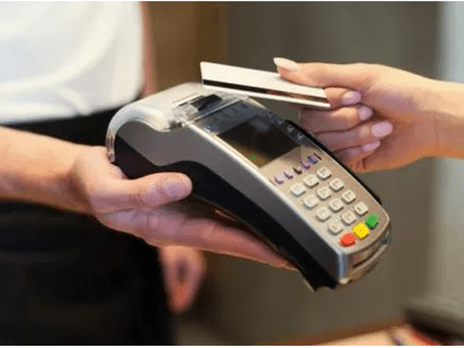 Жители и гости Калмыкии за три месяца года безналично оплатили товаров и услуг на 5,2 млрд рублей