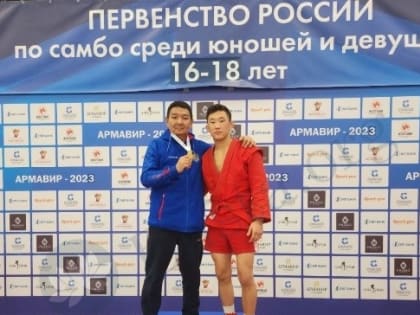 Эрдни Бадмаев завоевал золотую медаль Первенства России по борьбе самбо среди юношей до 18 лет