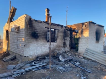 Следователи Калмыкии установят причину пожара, унесшего две жизни