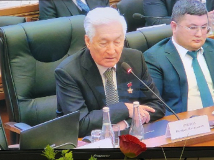 Валерий Очиров заявил о сложении полномочий депутата Народного хурала Калмыкии