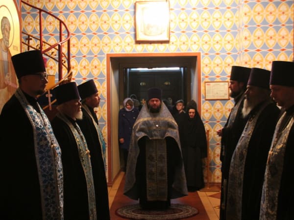 В канун Престольного праздника архиепископ Юстиниан совершил всенощное бдение в Казанском соборе Элисты 