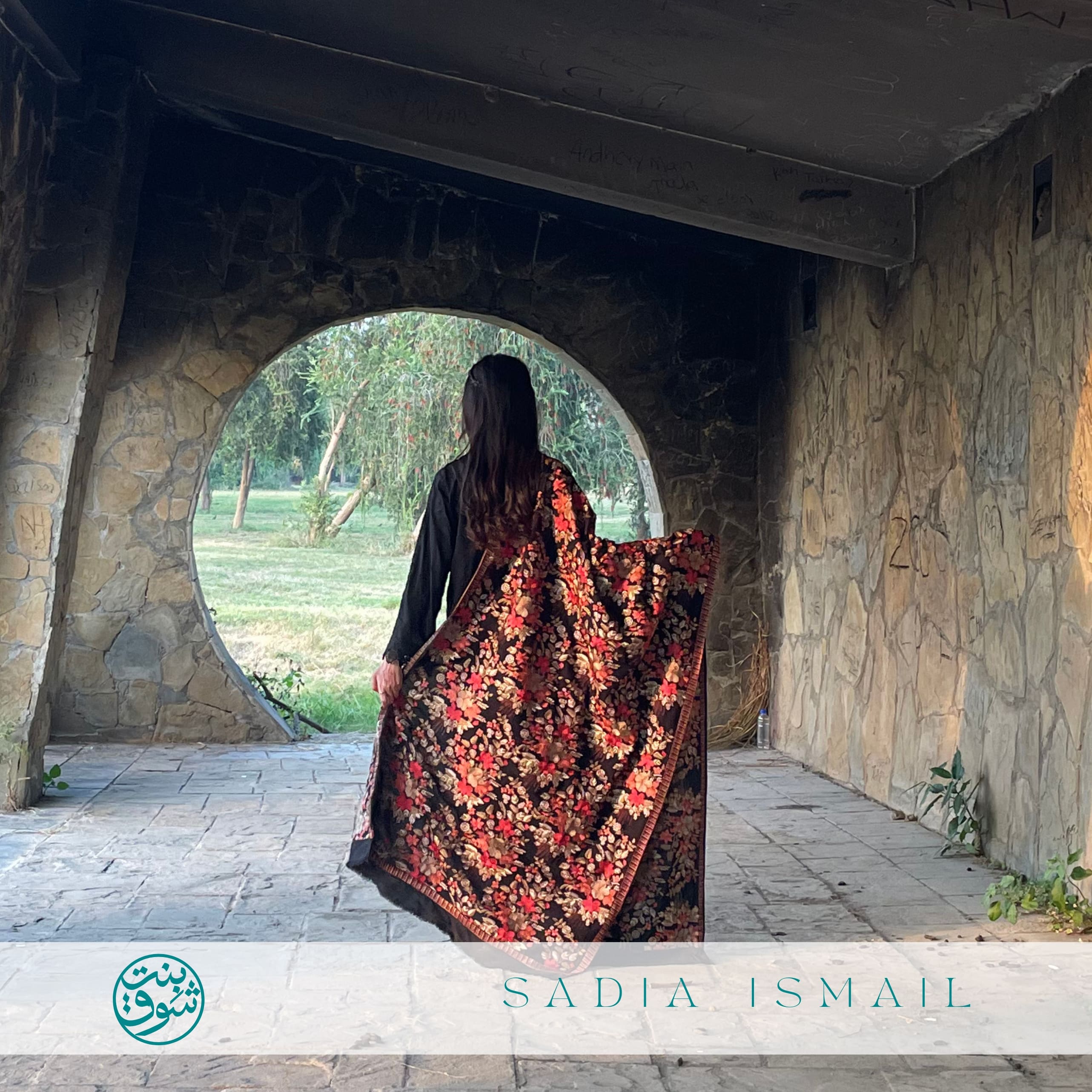 Noir Flora - Shawl + Suit