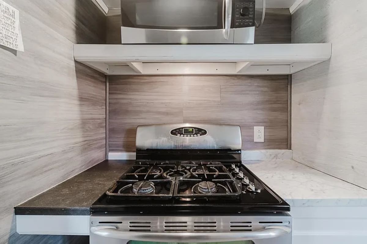 2560 Wright St - photo 4