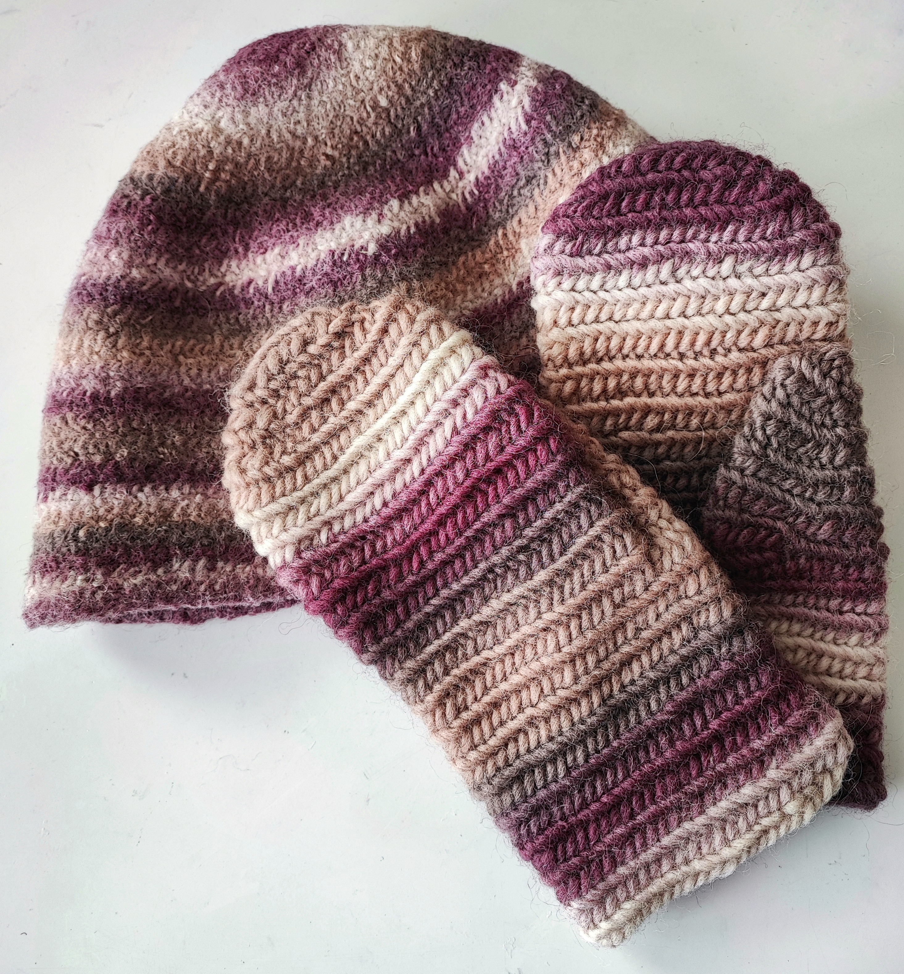 Nålbinded Hat and Mittens set