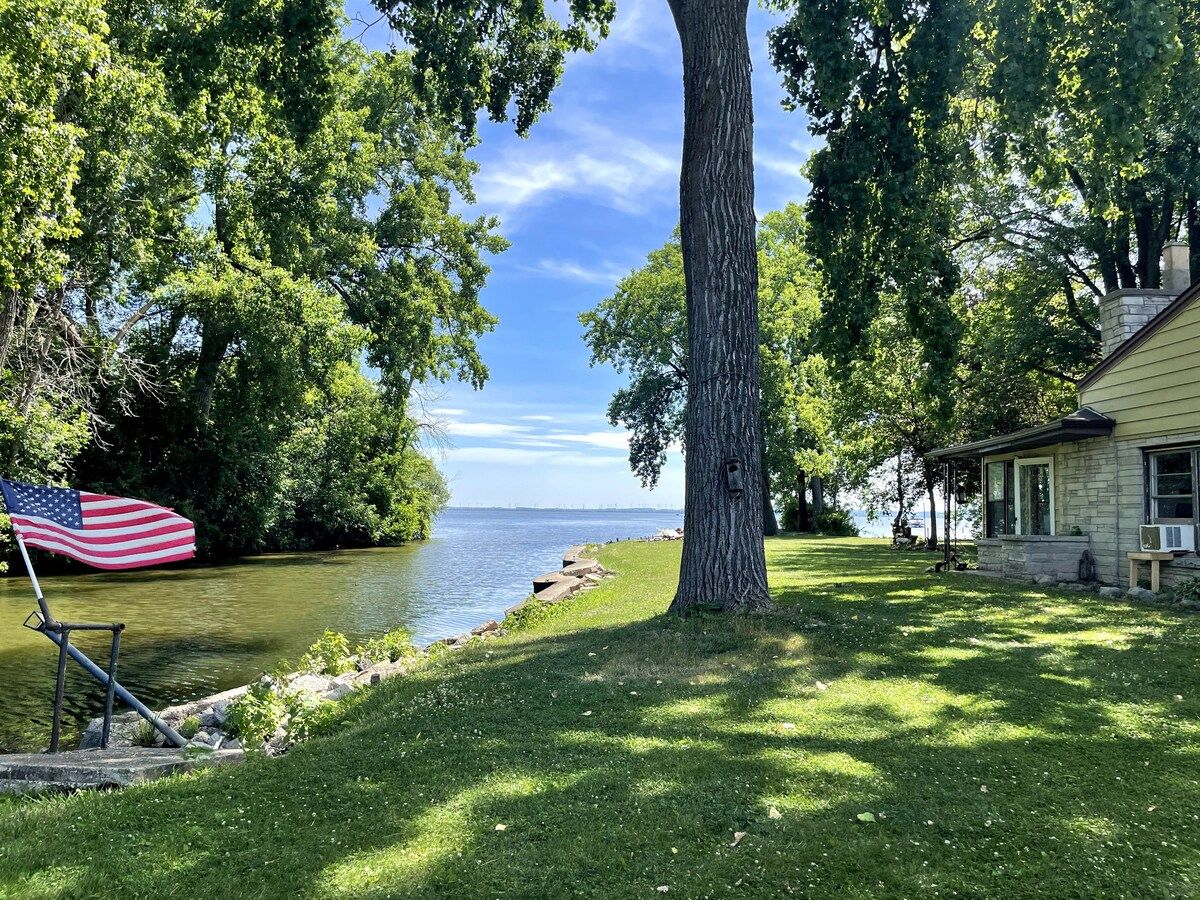 Lake Winnebago Waterfront Getaway SVL