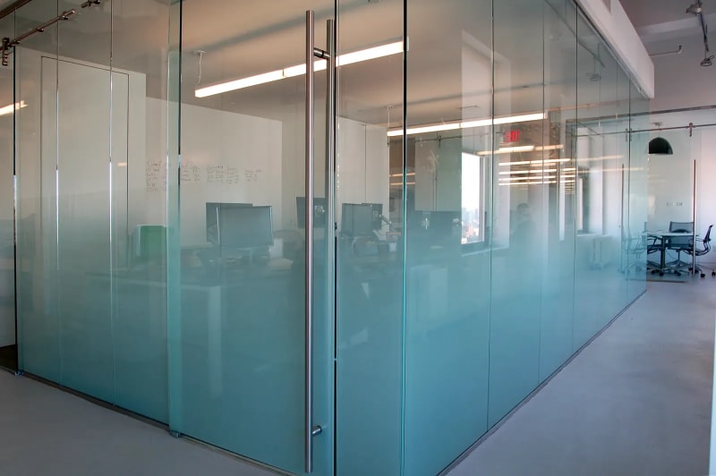 Allestimento wrapping interni per mobili ed uffici commerciali a Roma