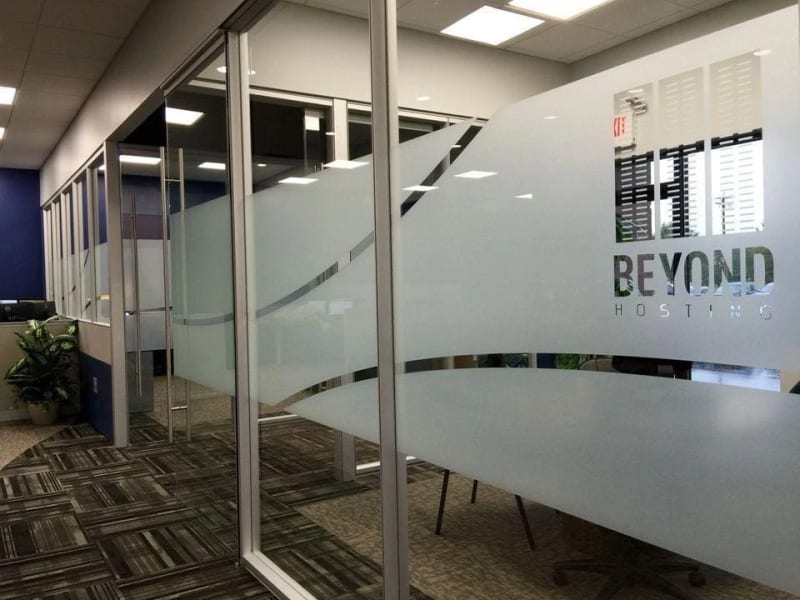 Vetrofanie satinate per cliniche e studi medici a Roma - Wrapping interni