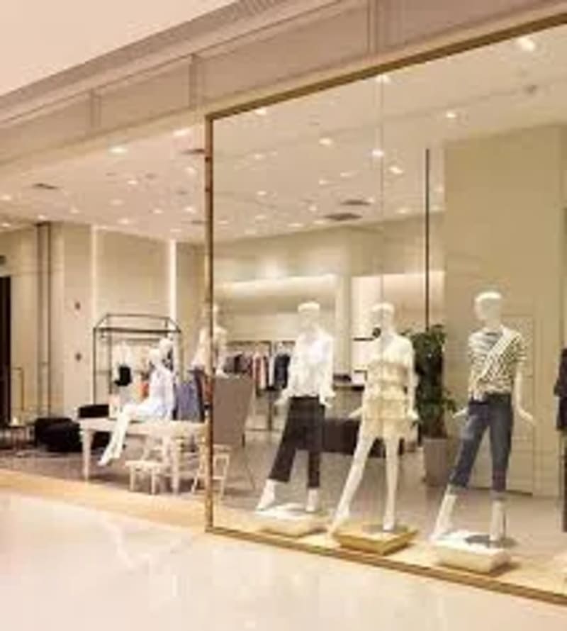 Facciate vetro commerciali Roma - Sistema puntiforme moderno