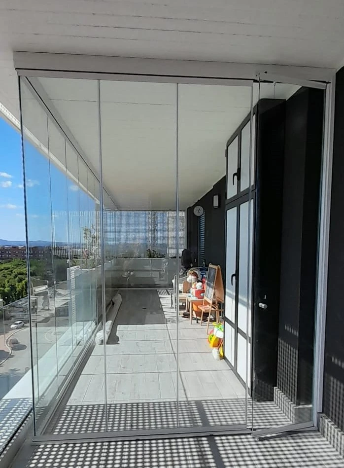 Chiusura balcone vetrata panoramica Roma