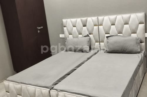Pg For Boys & Girls Gurgaon in Sector 43, Gurugram