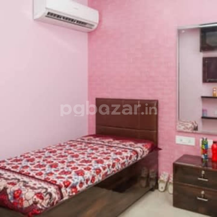 JPS Palace Girls PG in Sector 126, Noida — photo 1