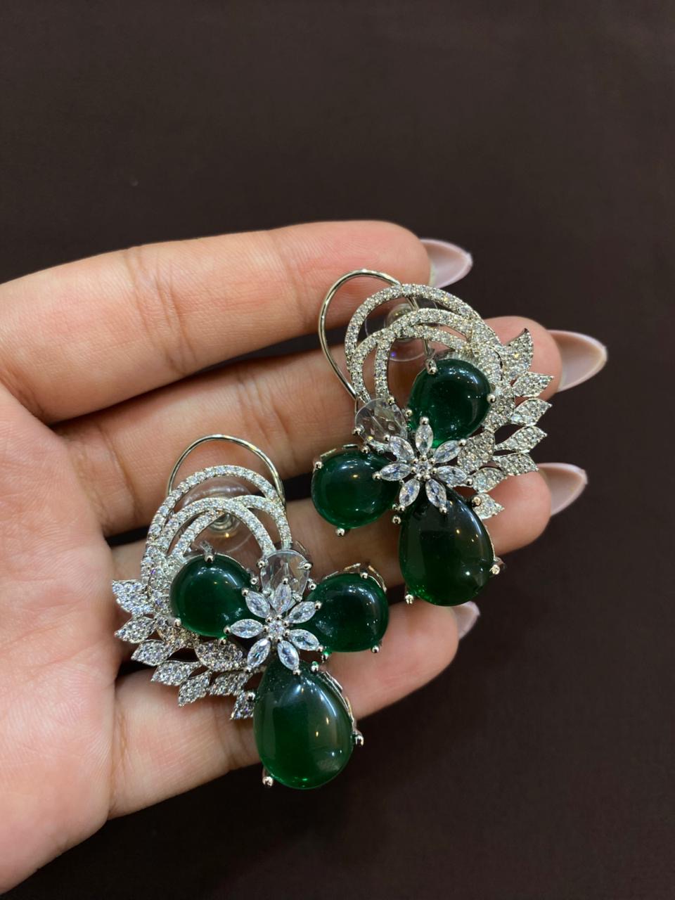 3 STONE EMERALD & DIAMOND TOPS