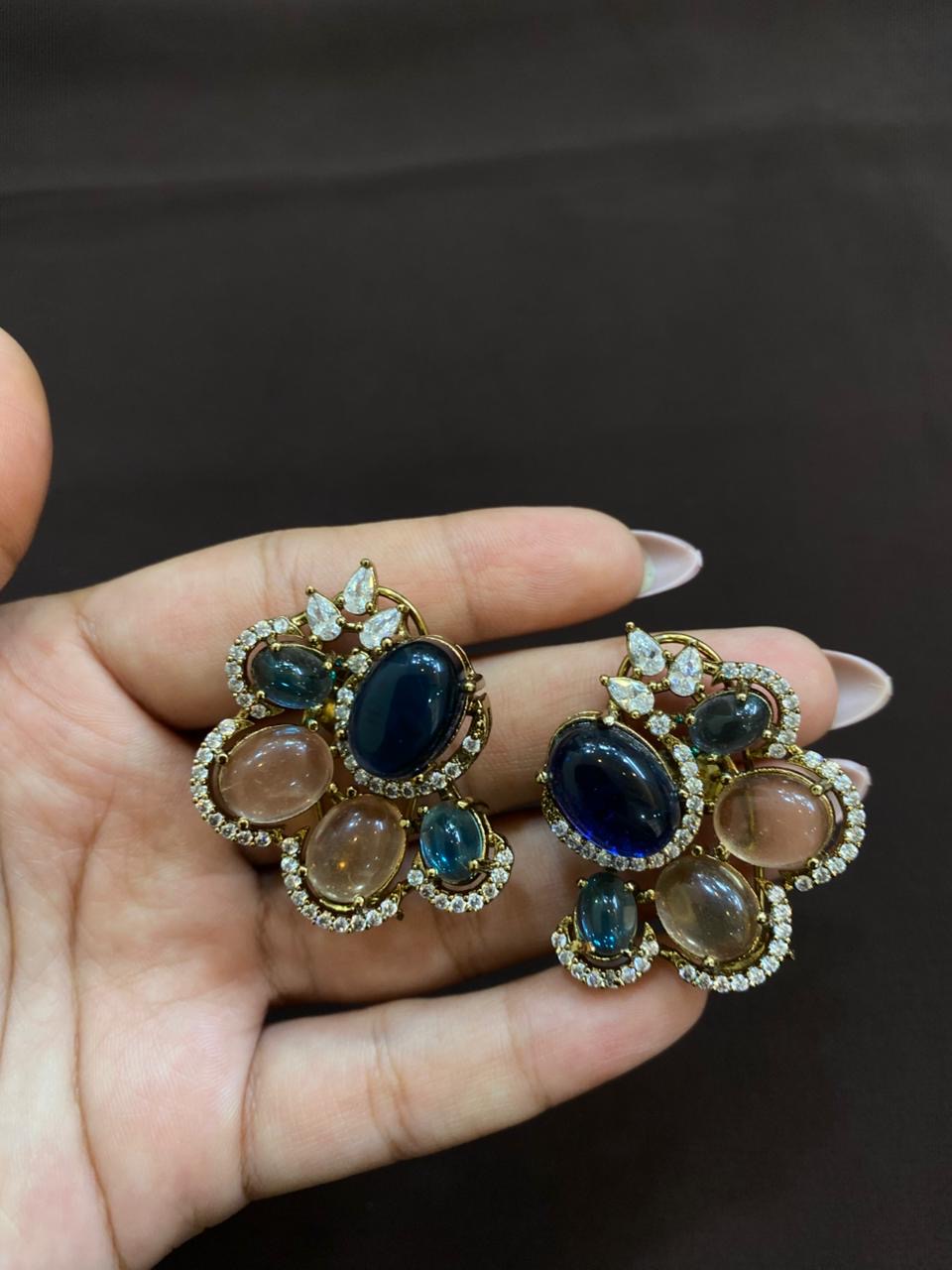 ANTIQUE MULTICOLOR STONE WITH DIAMOND TOPS