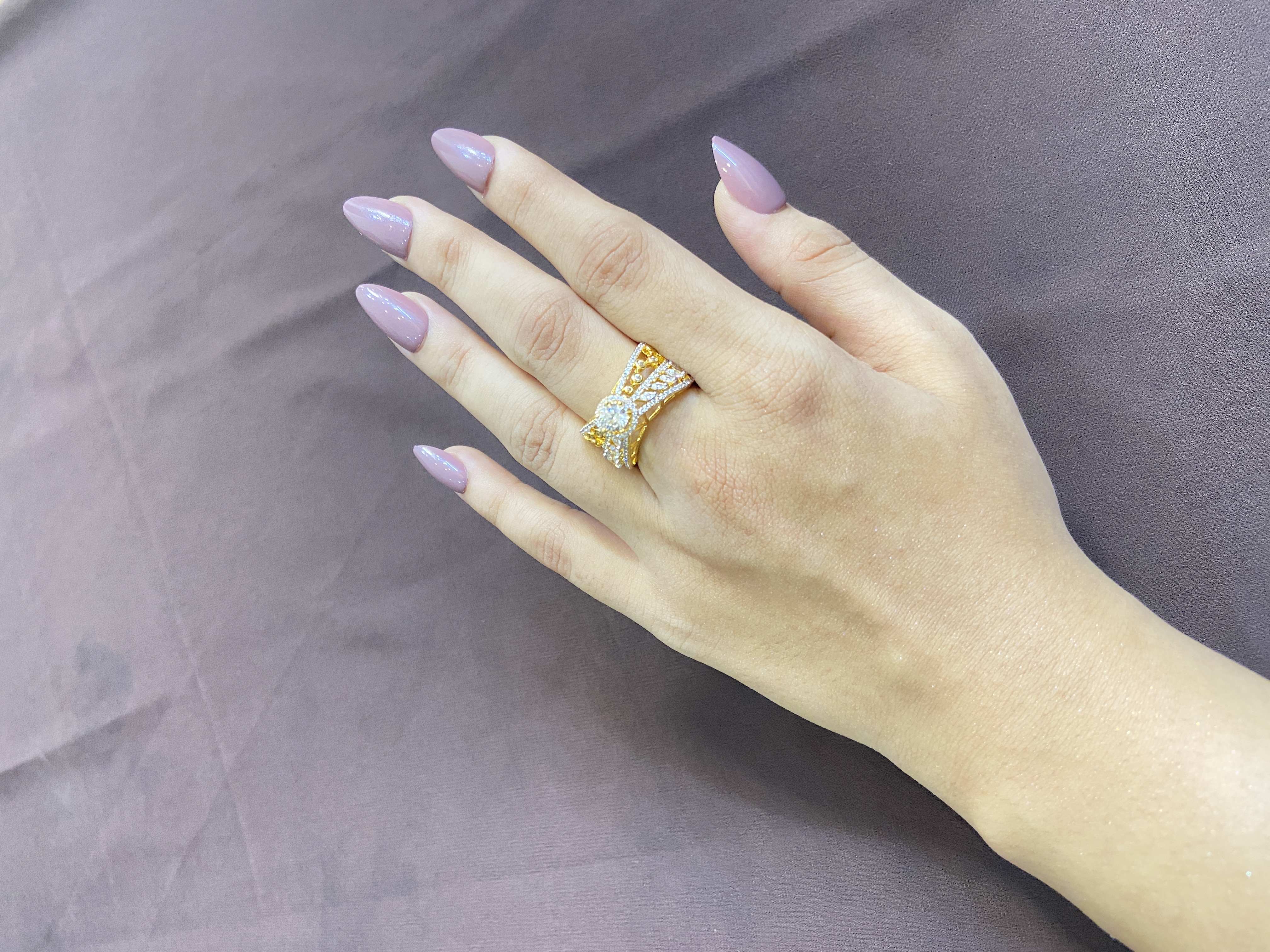 RADIANT GOLD DIAMOND RING WITH SOLITAIRE TOP