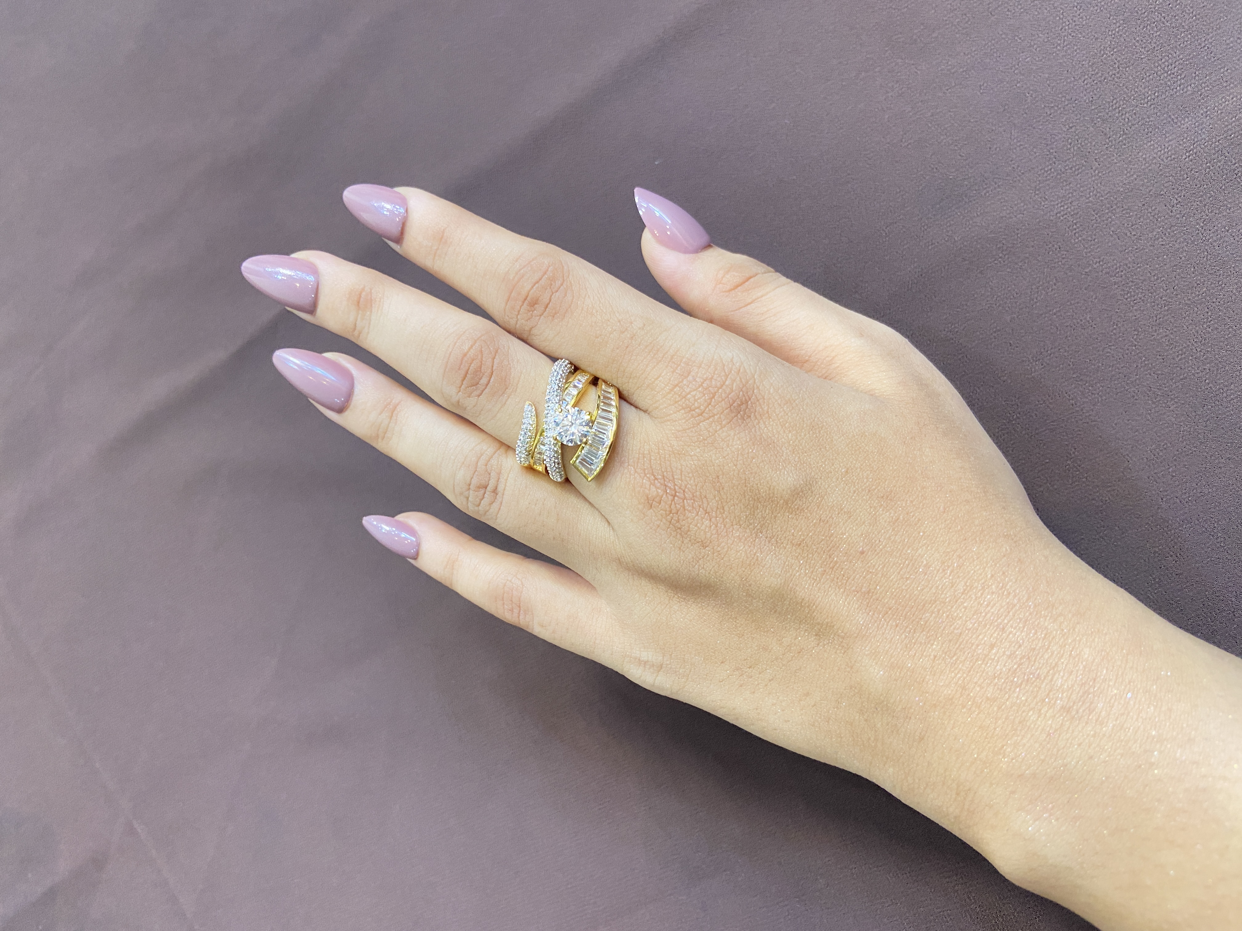 INTERTWINED BUGGETS & DIAMOND LINES RING WITH SOLITAIRE TOP