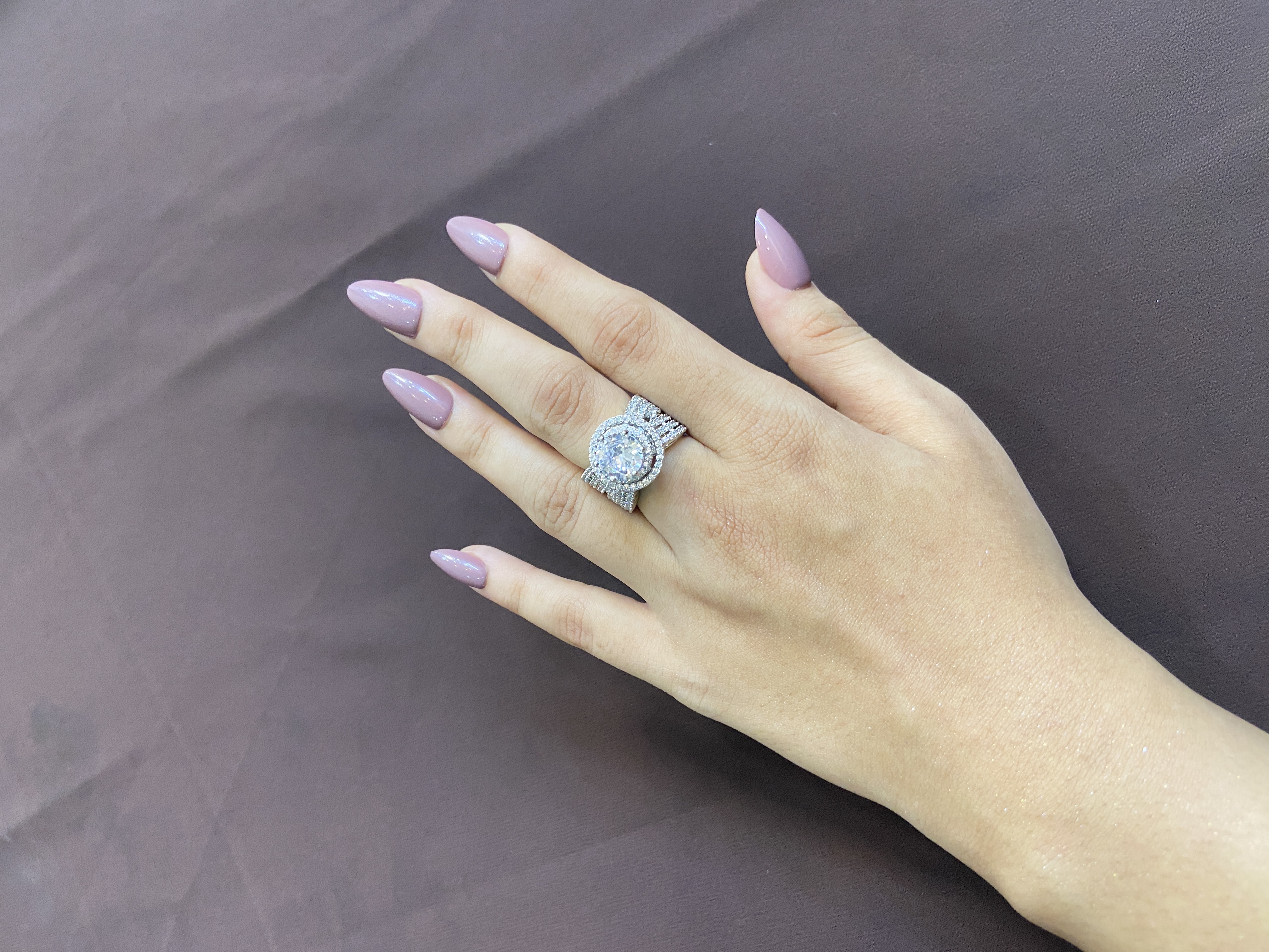 SILVER SOLITAIRE TOP WITH SIDE DIAMONDS RING
