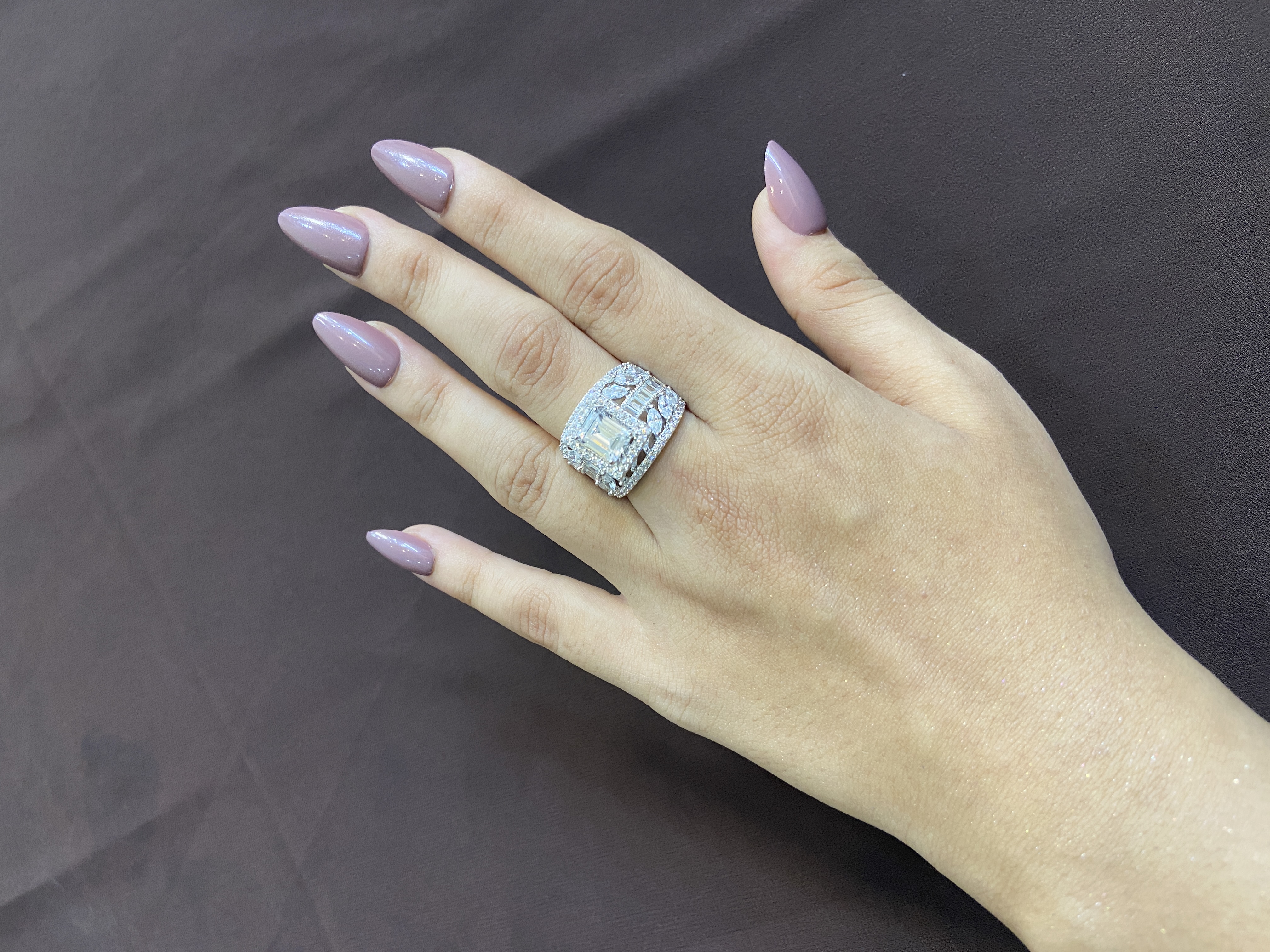 PRINCESS CUT DIAMOND TOP WITH SIDE BAND RING