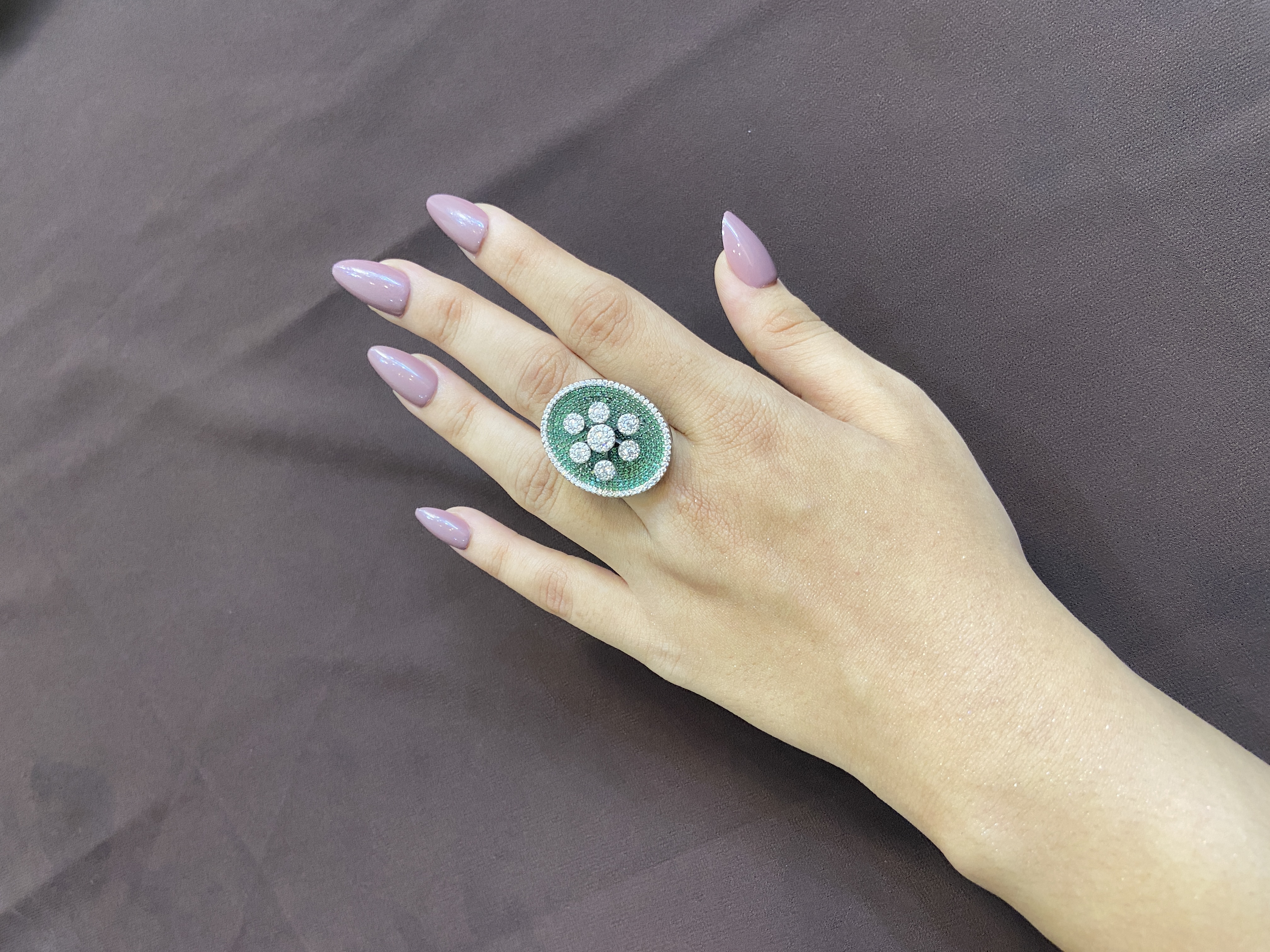 NANO SETTING EMERALD STONE RING WITH WHITE DIAMONDS