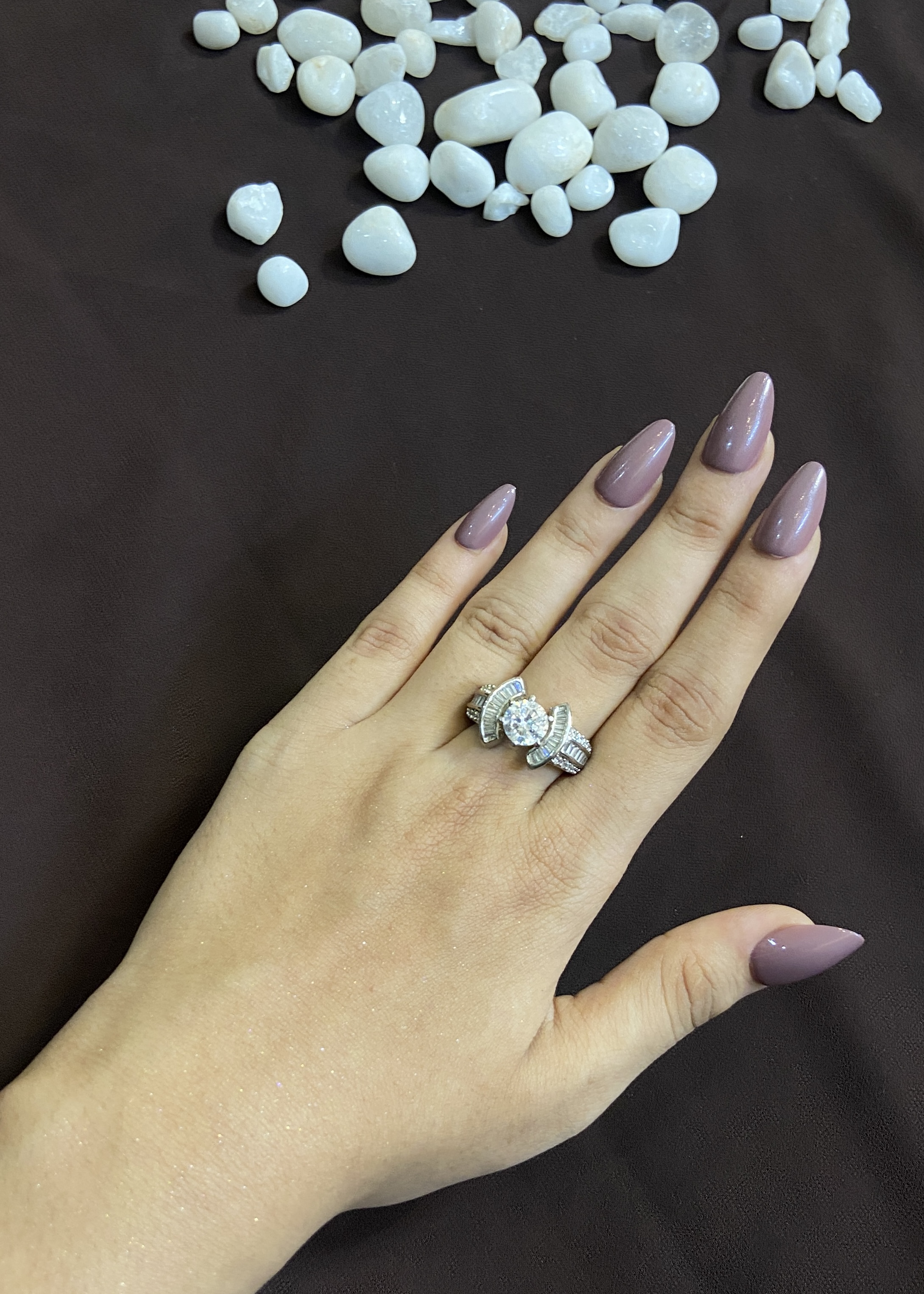 SOLITAIRE DIAMOND WITH BUGGET BORDER RING