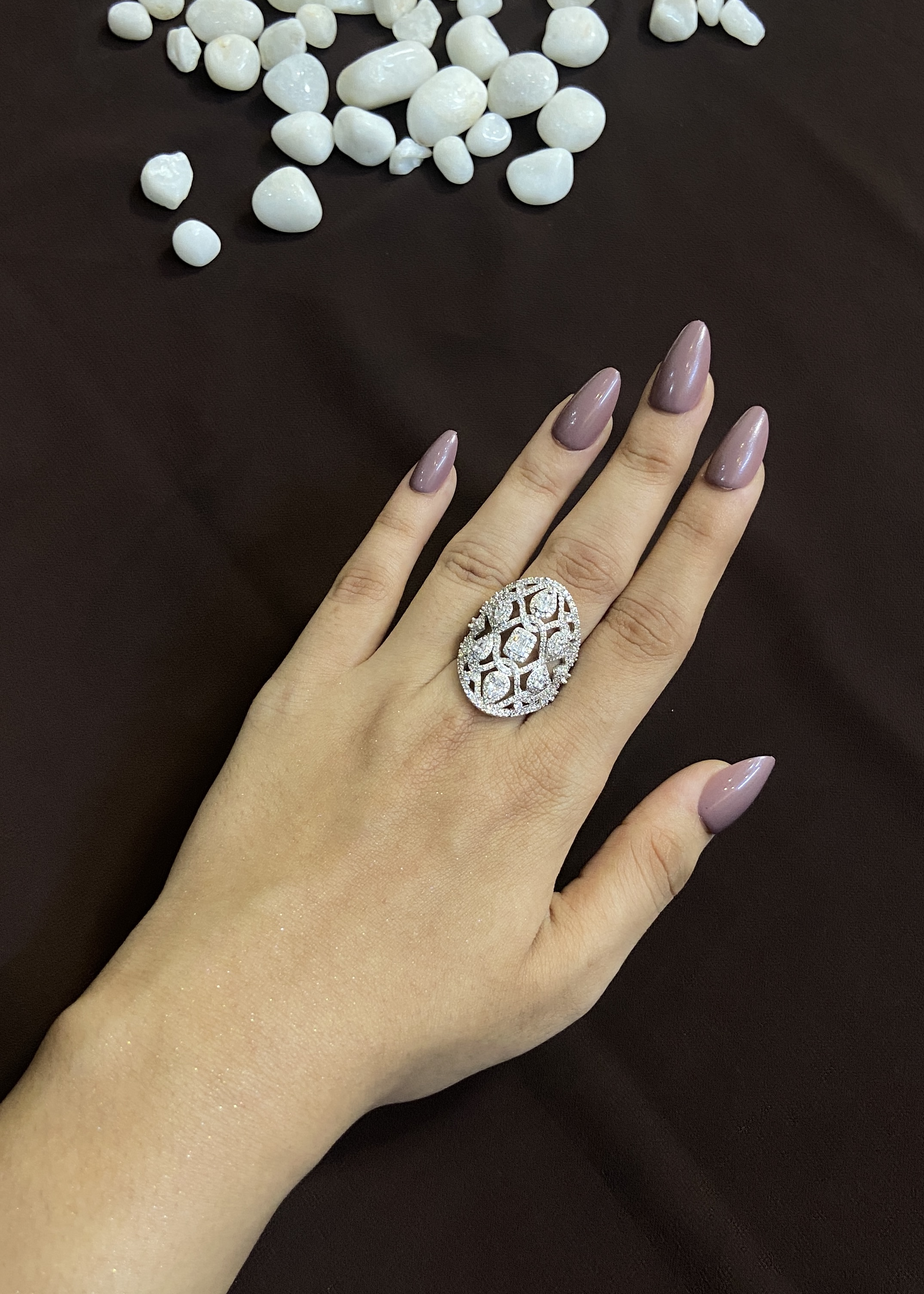 ALLURE RING WITH CLASSIC DIAMOND PLACEMENT