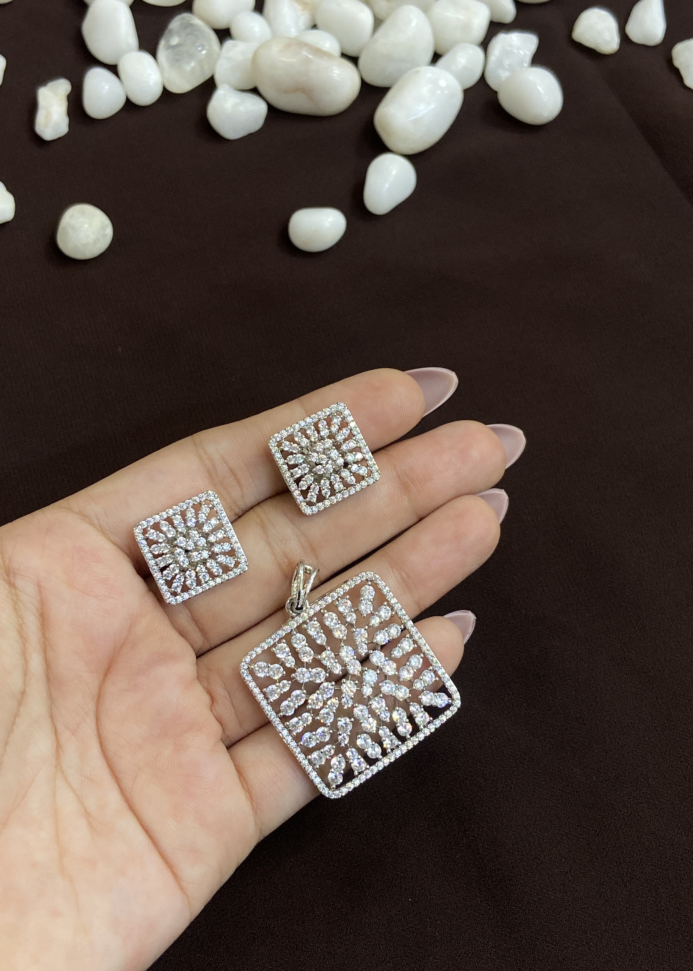 MARQUIS STONES SILVER PENDANT SET
